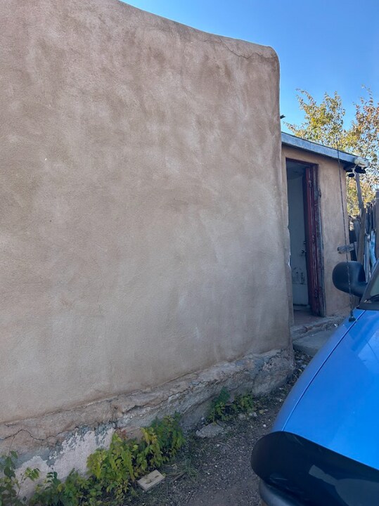 1711 1/2 Agua Fria St in Santa Fe, NM - Building Photo