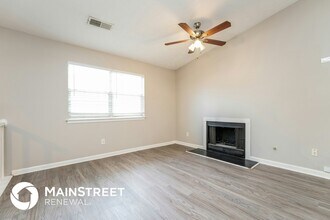 5591 Sapphire Spring in Stone Mountain, GA - Foto de edificio - Building Photo