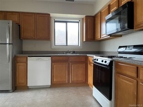 32 Omni Parc Dr in Nanuet, NY - Building Photo - Building Photo
