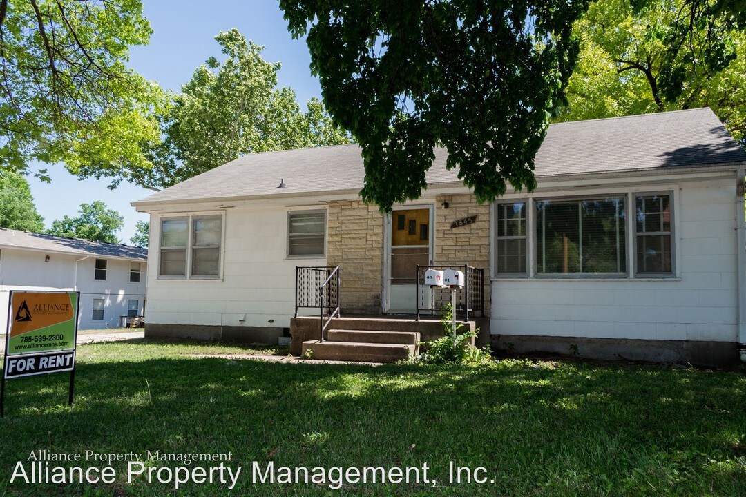 1845 College Heights Rd in Manhattan, KS - Building Photo