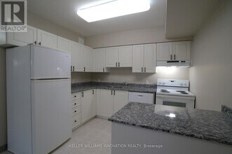 239 Auburn Dr in Waterloo, ON - Building Photo - Building Photo