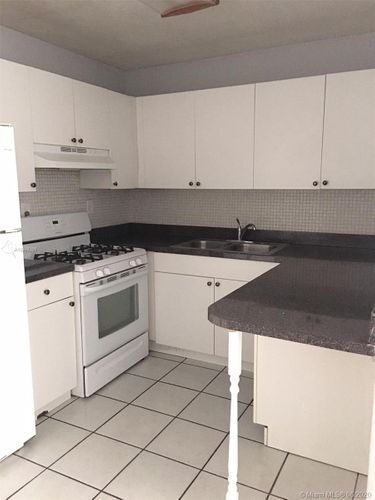 465 S Royal Poinciana Blvd in Miami Springs, FL - Building Photo - Building Photo