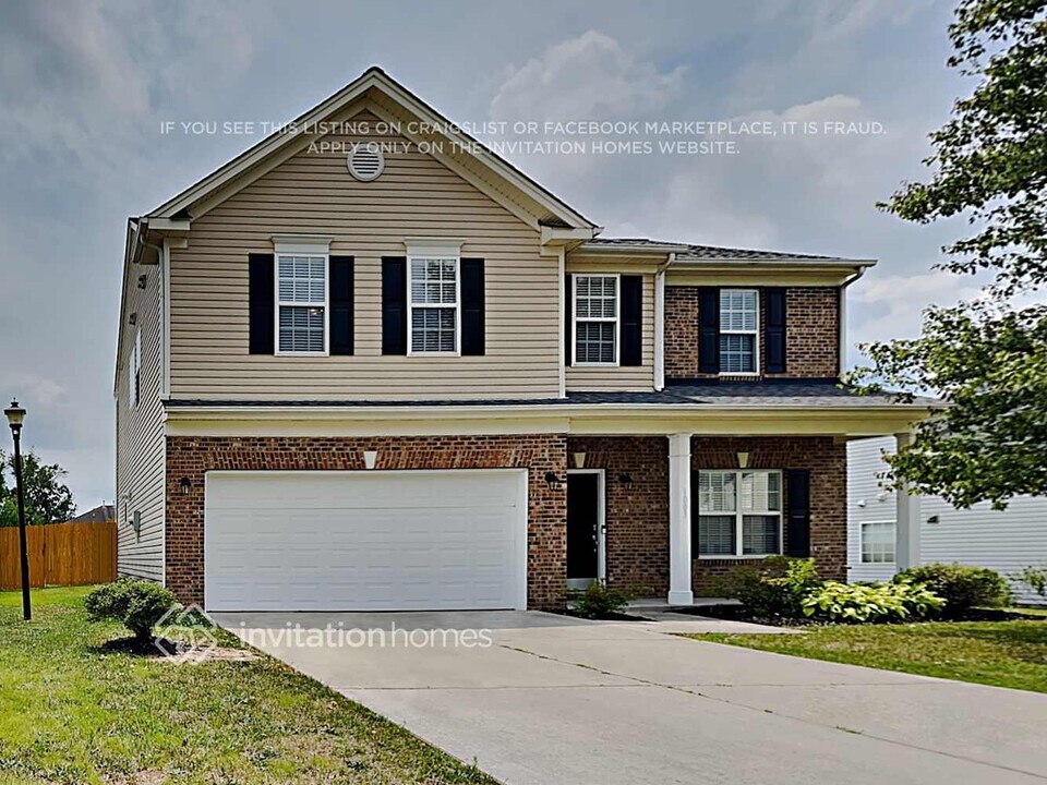 1003 Thorncroft Rd in Greensboro, NC - Foto de edificio