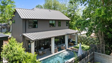 2107 Peach Tree St in Austin, TX - Building Photo - Building Photo