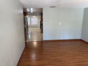 802 Valley Hill Dr in Brandon, FL - Foto de edificio - Building Photo