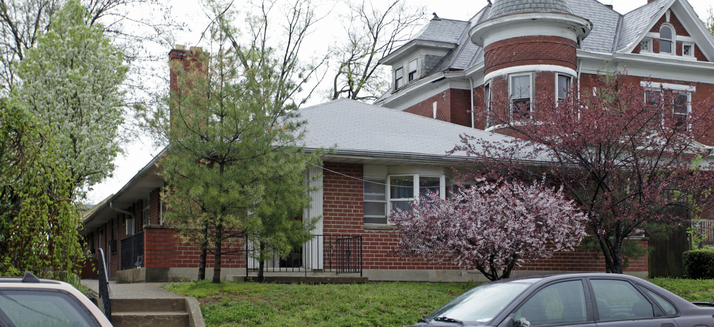 232 Erkenbrecher Ave in Cincinnati, OH - Building Photo