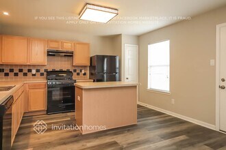 4907 Bentonite Blvd in Baytown, TX - Foto de edificio - Building Photo