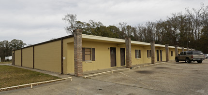 New River Apartments in Gonzales, LA - Building Photo - Building Photo