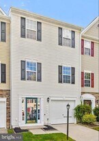 114 Compass Cove in Stafford, VA - Building Photo