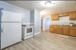 413 Cumberland St in Rumford, ME - Building Photo