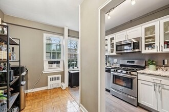 5 Roosevelt Pl in Montclair, NJ - Foto de edificio - Building Photo