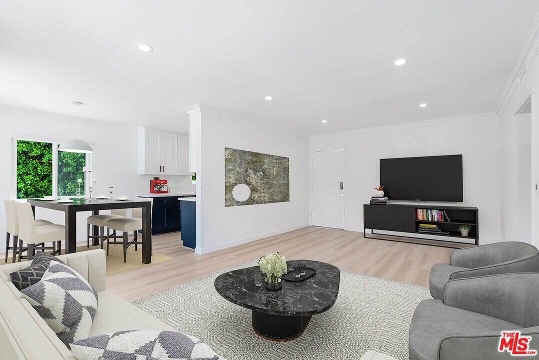 527 S Barrington Ave in Los Angeles, CA - Building Photo