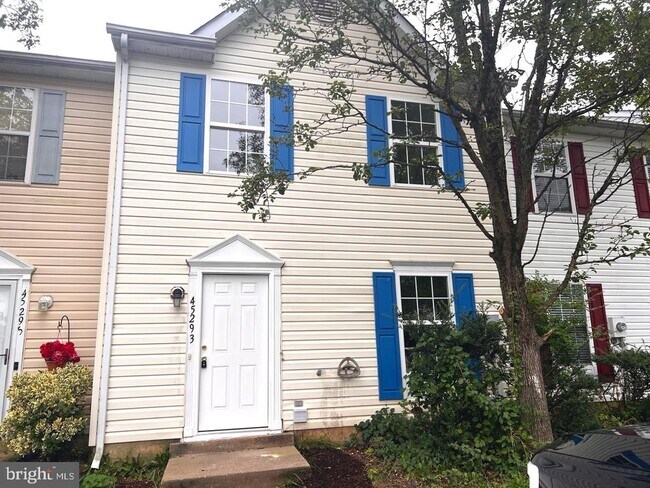 property at 45293 Rumsford Ln
