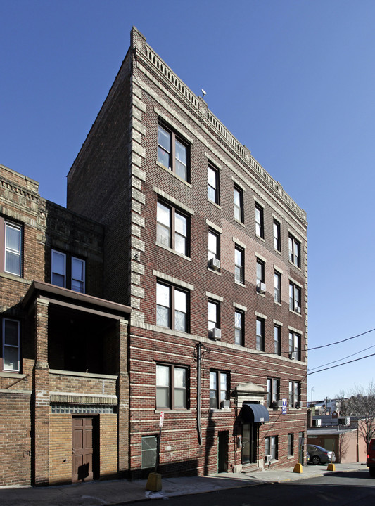 508 67th St in West New York, NJ - Building Photo