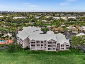 2841 N Oakland Forest Dr, Unit 211 in Oakland Park, FL - Building Photo - Building Photo