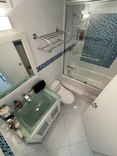 801 Brickell Bay Dr, Unit 671 in Miami, FL - Foto de edificio - Building Photo