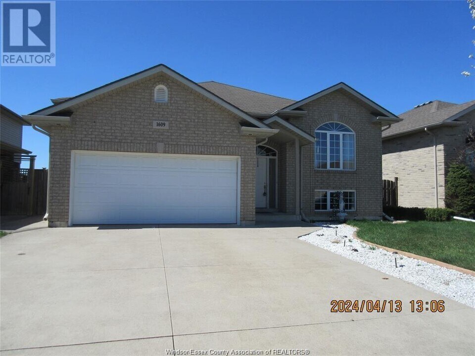 1609 Magnolia Ave in Windsor, ON - Building Photo