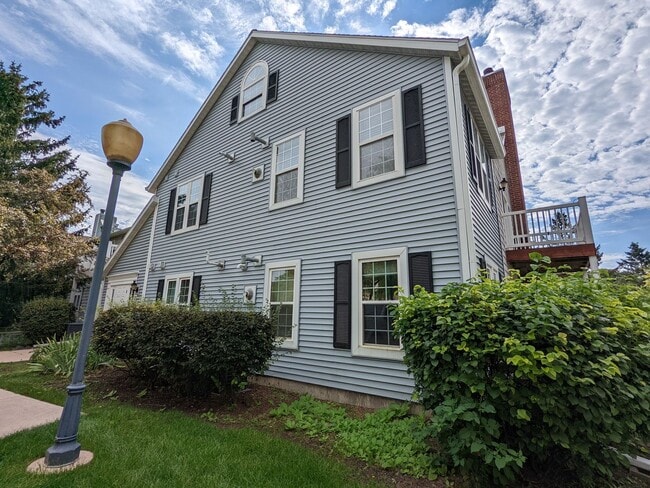 property at 921 Harbor House Dr