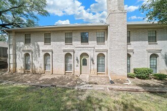 8415 Fredericksburg Rd in San Antonio, TX - Building Photo - Building Photo