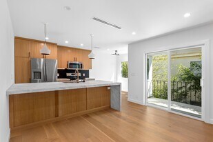 1127 16th St, Unit E in Santa Monica, CA - Building Photo