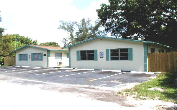 Tequesta Square in Fort Lauderdale, FL - Foto de edificio - Building Photo