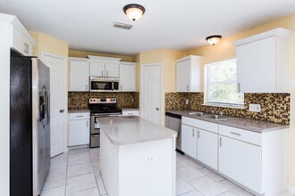 616 Floridian Dr in Kissimmee, FL - Foto de edificio - Building Photo