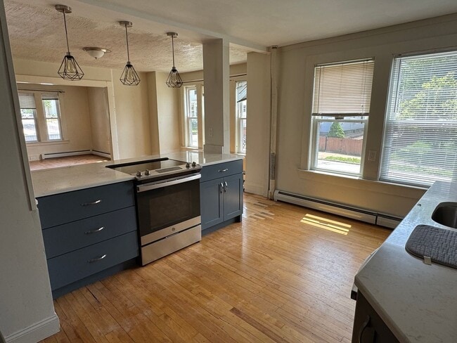 4 Hazel St in Manchester, NH - Building Photo - Building Photo