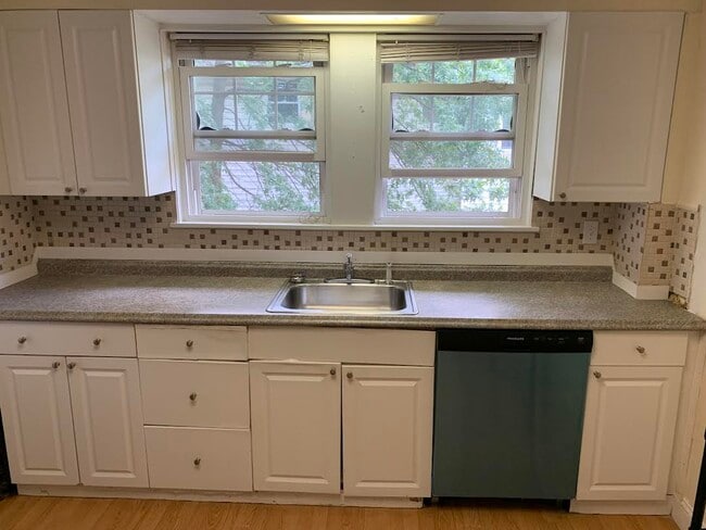 264 Foster St in Boston, MA - Building Photo - Building Photo