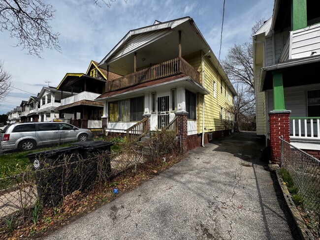 12633 Edmonton Ave in Cleveland, OH - Building Photo - Building Photo
