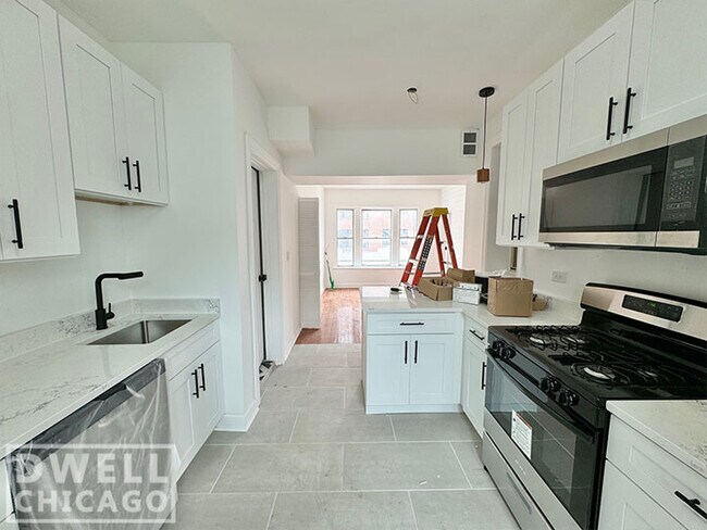956 N Winchester Ave, Unit 2W in Chicago, IL - Foto de edificio - Building Photo