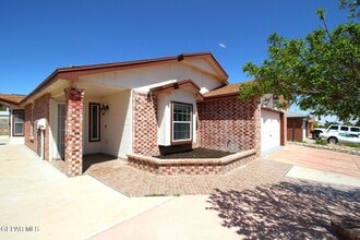 4517 Loma Canada Ct in El Paso, TX - Building Photo - Building Photo