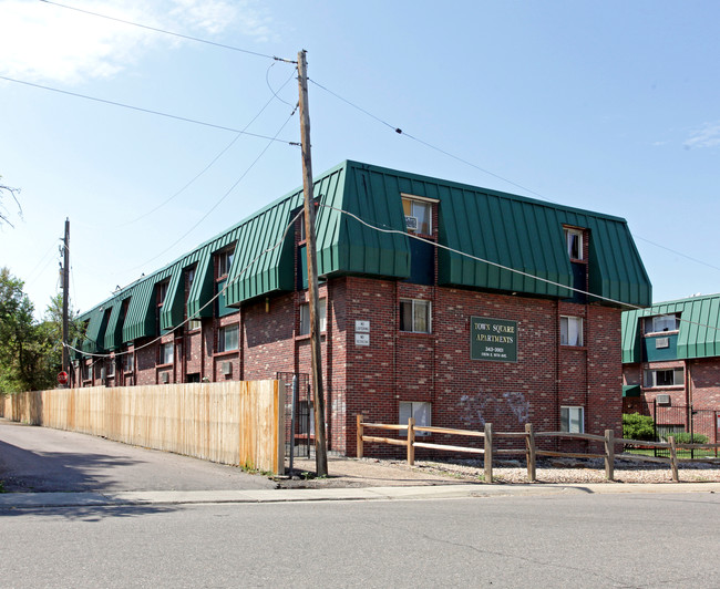 Town Square Apartments in Aurora, CO - Building Photo - Building Photo