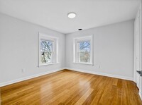 13 Emerson St, Unit 1 in Newton, MA - Foto de edificio - Building Photo