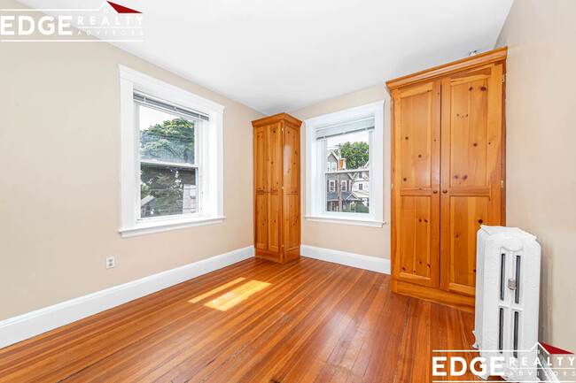 457 Washington St, Unit 6 in Newton, MA - Foto de edificio - Building Photo