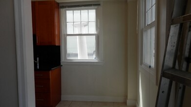 1060 Powell St, Unit #34 in San Francisco, CA - Building Photo - Building Photo