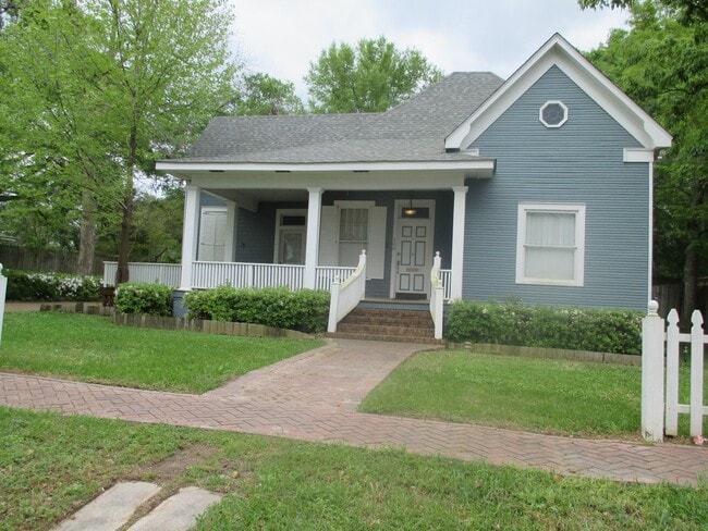property at 208 E Louisiana Ave