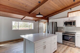 5079 Deception Cir in Oak Harbor, WA - Building Photo - Building Photo