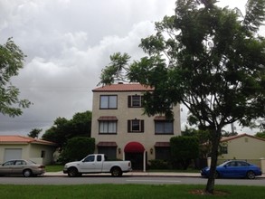 444 Ponce de Leon in Coral Gables, FL - Building Photo - Building Photo