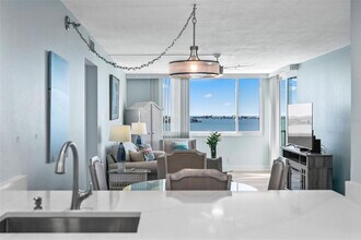 6287 Bahia Del Mar Cir N in St. Petersburg, FL - Building Photo - Building Photo