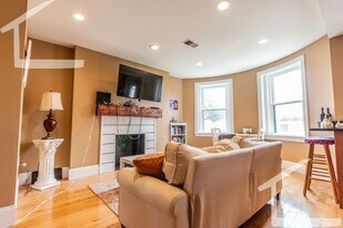 30-40 Linden St in Brookline, MA - Building Photo