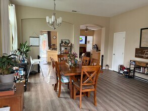 2085 Galleon Dr in Dixon, CA - Foto de edificio - Building Photo