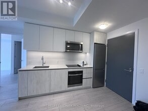 5858 Yonge St in Toronto, ON - Building Photo - Building Photo