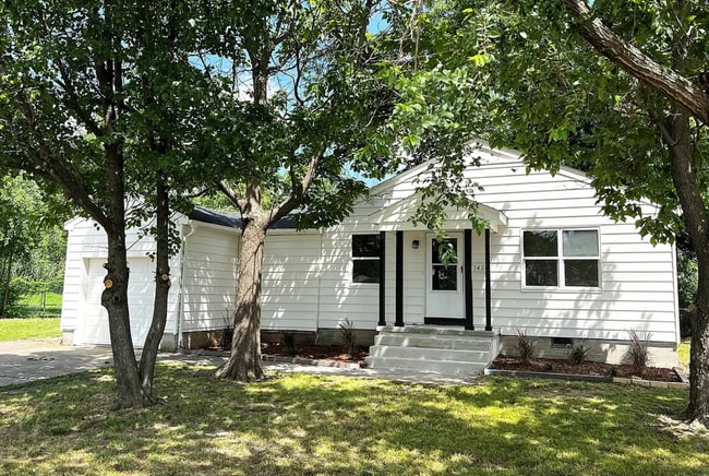 property at 1424 S Penn Ave