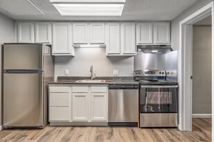 Garden Court Apartments in Monroe, MI - Building Photo