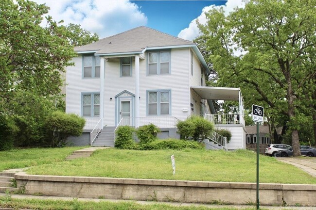 1020 Kavanaugh Blvd
