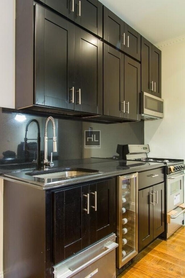 East 6th Street in New York, NY - Building Photo - Building Photo