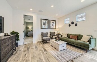 3241 E Malibu Dr, Unit 2 in San Tan Valley, AZ - Foto de edificio - Building Photo
