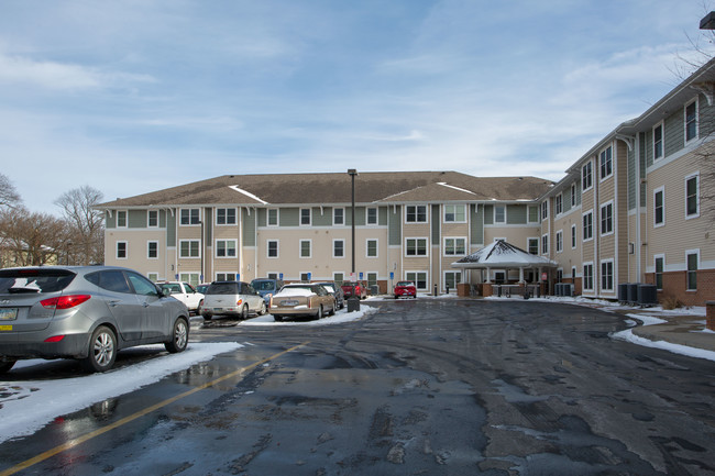 Edison Place Senior Apartments in Niles, OH - Foto de edificio - Building Photo