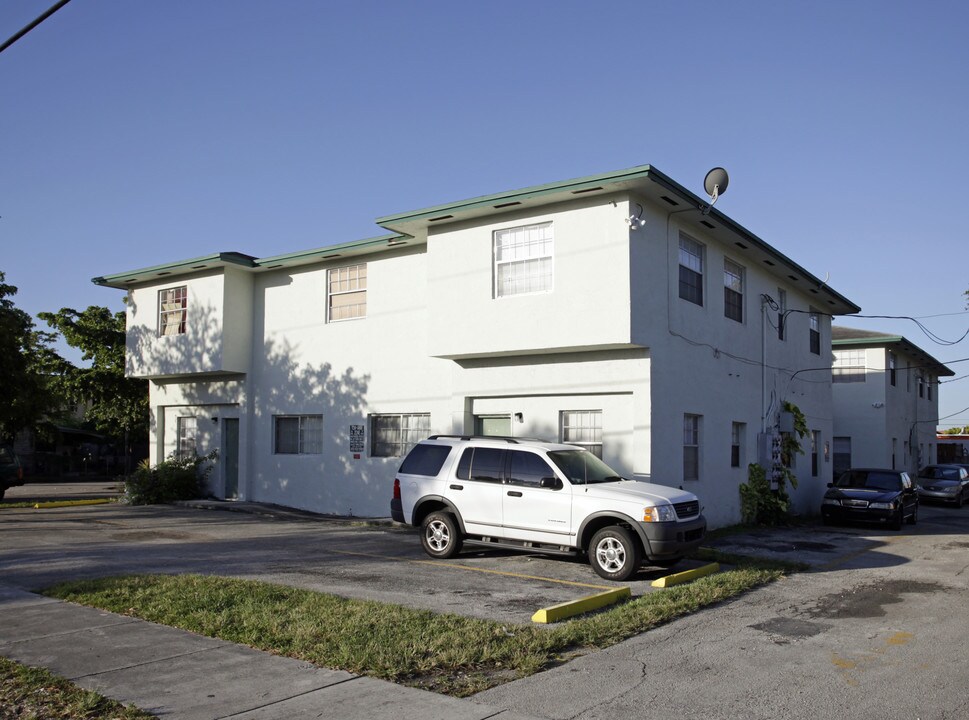 6601-6617 SW 10th St in Miami, FL - Foto de edificio