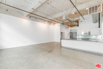 1130 Flower St in Los Angeles, CA - Building Photo - Building Photo